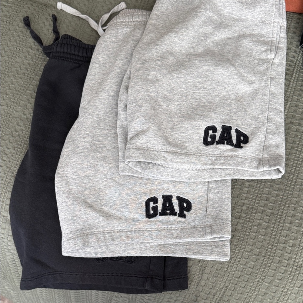 GAP Sweatshorts in Light Gray and Black